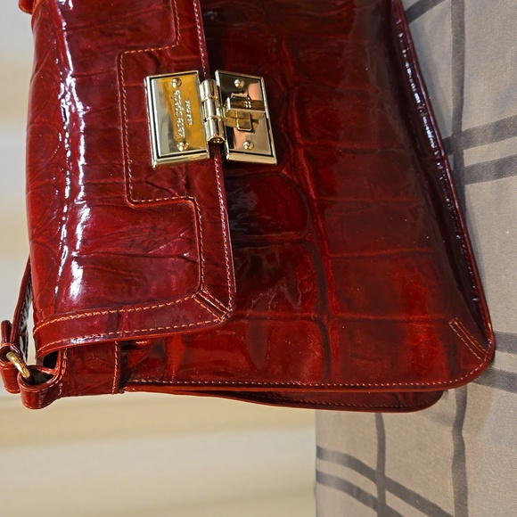 Kate Spade Patent Leather Crocodile Design Shoulder bag - Picture 12 of 13